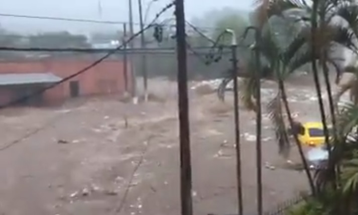 Paraguay: fuerte temporal provocó inundaciones en Asunción