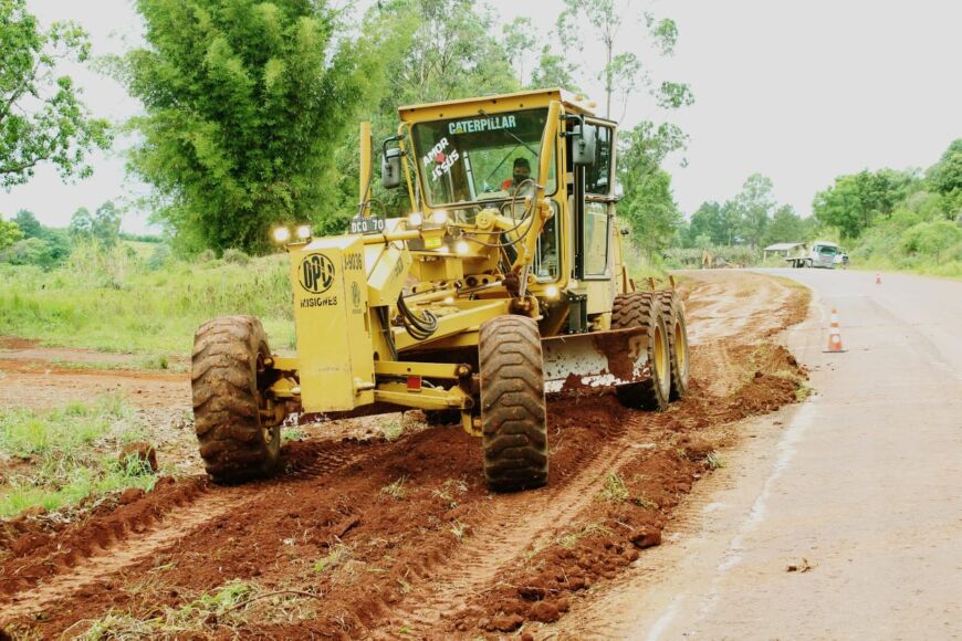 Vialidad ejecuta el mantenimiento de 270 kilómetros de banquinas en 6 rutas provinciales