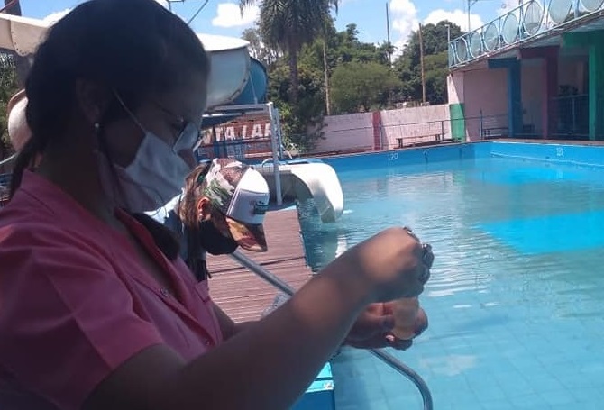 Inspeccionan el cumplimiento de los protocolos en piletas posadeñas