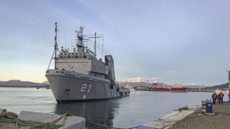 Sismo en la Antártida: la Armada despliega al ARA Puerto Argentino para dar apoyo