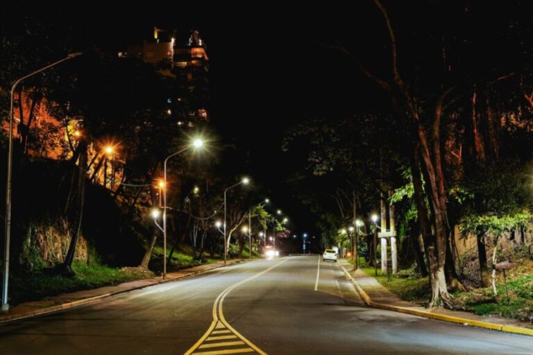 La Municipalidad mejora el alumbrado público en barrios y avenidas de Posadas