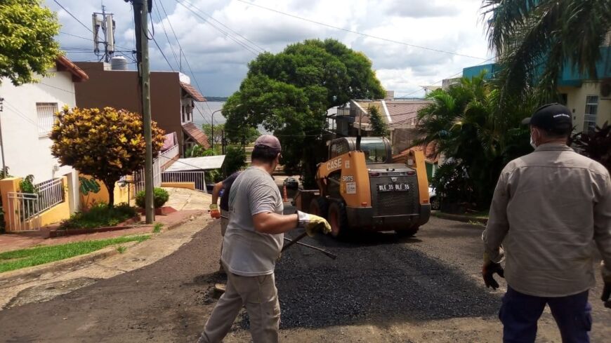 Continúan los trabajos de bacheo en diferentes sectores de Posadas 1 2 - Bacheo 2 - 1