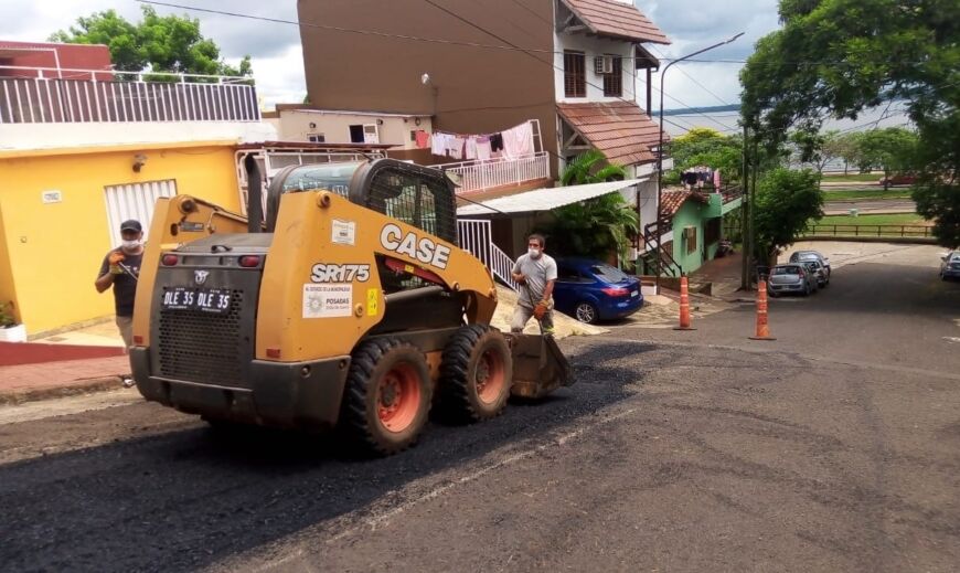 Continúan los trabajos de bacheo en diferentes sectores de Posadas 2 4 - Bacheo 3 - 3