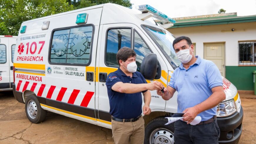 Entregaron insumos y una ambulancia al hospital de Jardín América 2 4 - Entrega de ambulancia - 3