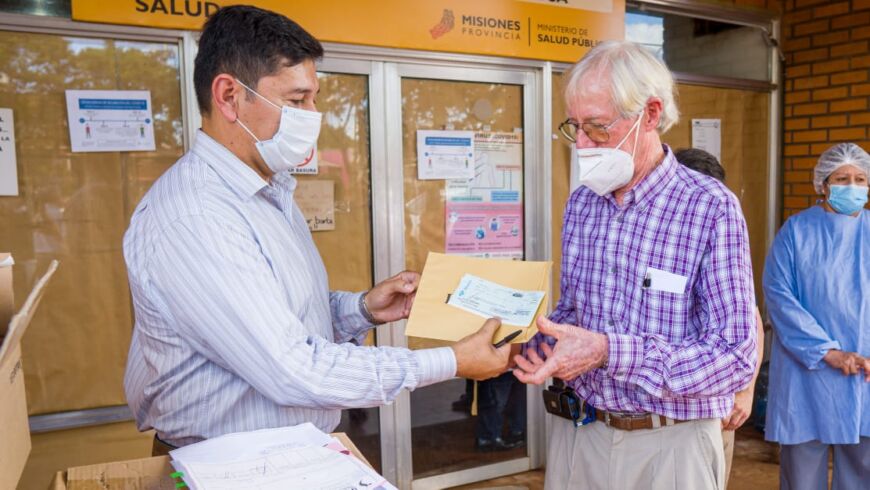 Entregaron insumos y una ambulancia al hospital de Jardín América 1 2 - IFAI - 1