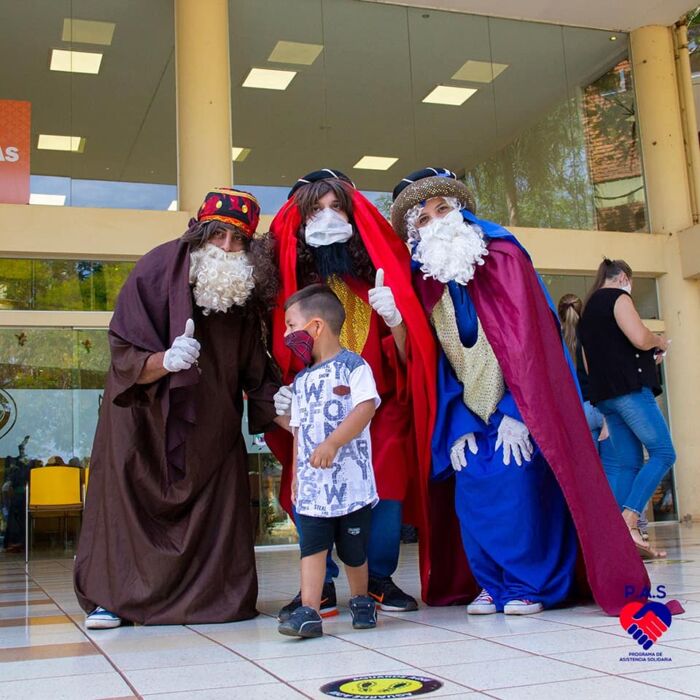 Los Reyes Magos visitaron el Hospital de Pediatría y entregaron regalos a los niños