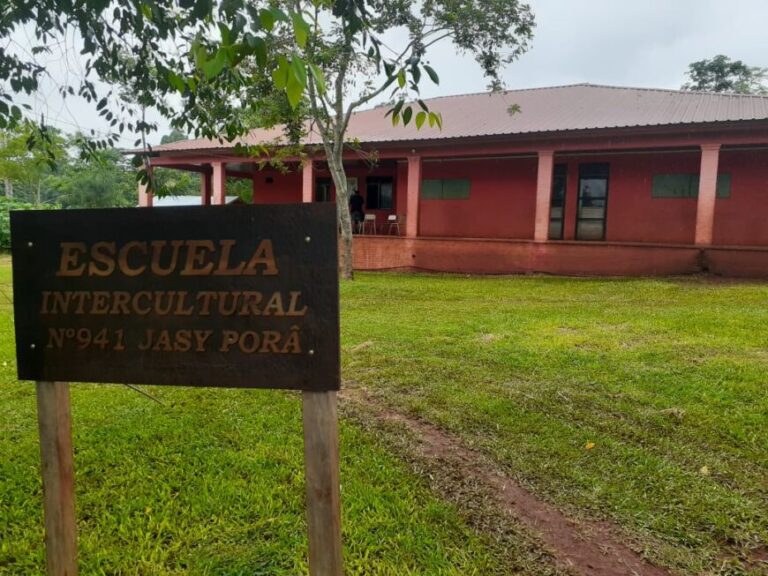 Coordinan trabajos preventivos de adicciones y talleres con la comunidad Jasy Porá en Iguazú