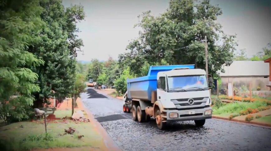 Vialidad Provincial comenzó a pavimentar la zona urbana en San Vicente