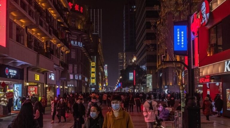 En Wuhan, a un año del primer confinamiento del mundo, viven con normalidad