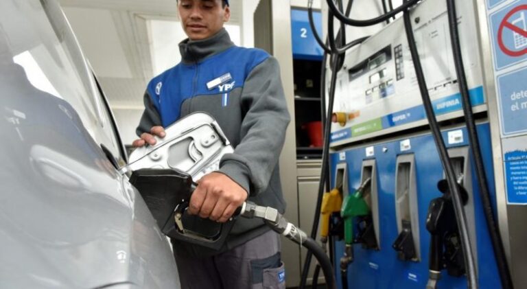 Desde la medianoche, YPF aumentó un 2,9% los combustibles