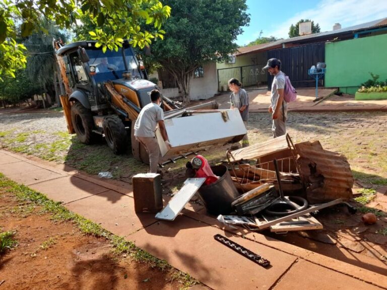 Realizan trabajos de limpieza integral en el barrio A-4 de Posadas