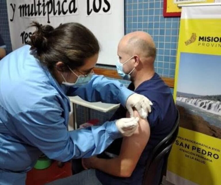 Unos 2.100 agentes de salud recibieron la primera dosis de la vacuna Sputnik V en Misiones