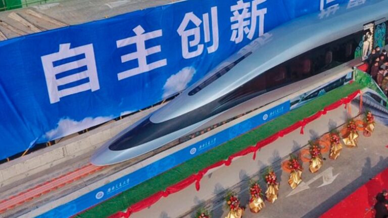 El espectacular tren chino que levita y alcanza 620 kilómetros por hora