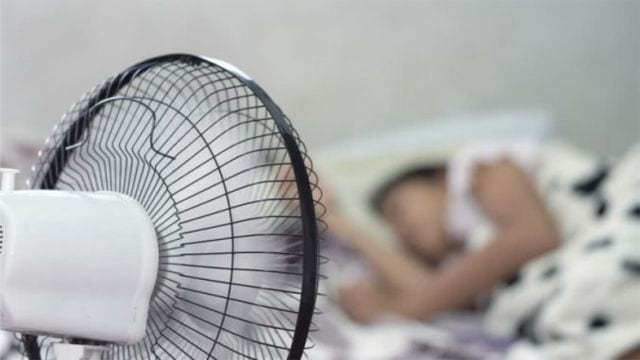 Qué hay que tener en cuenta a la hora de dormir con ventilador