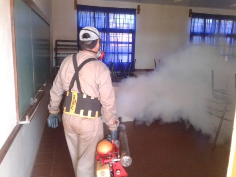 Continúa el operativo de fumigación en escuelas obereñas