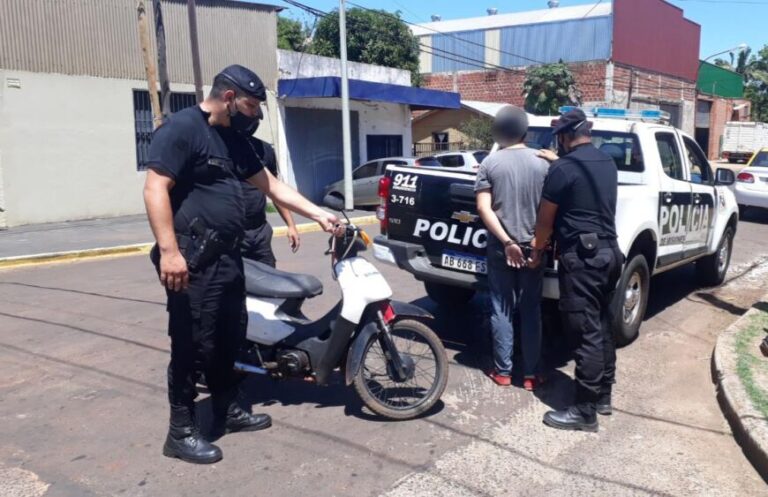 Posadas: fue sorprendido empujando una motocicleta robada y lo arrestaron