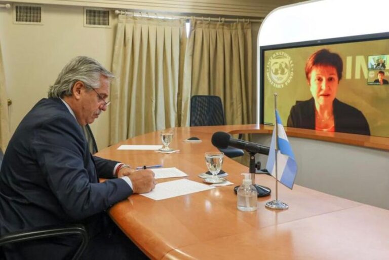 Fernández busca mayor una “mayor flexibilidad” para el acuerdo con el FMI
