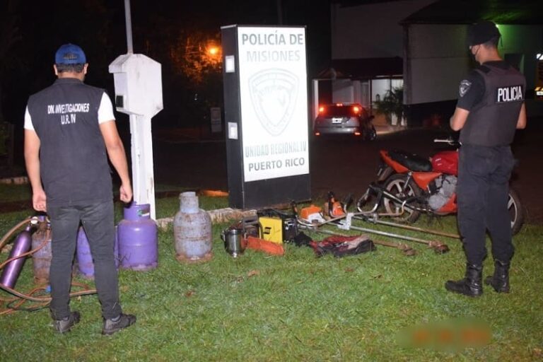 Puerto Rico: lo detuvieron por robar una moto y objetos  que intentó ocultarlos en el patio de su casa