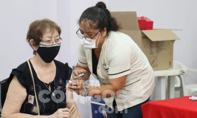 Nación compra 20 millones de carnets para certificar la vacunación contra el Covid-19
