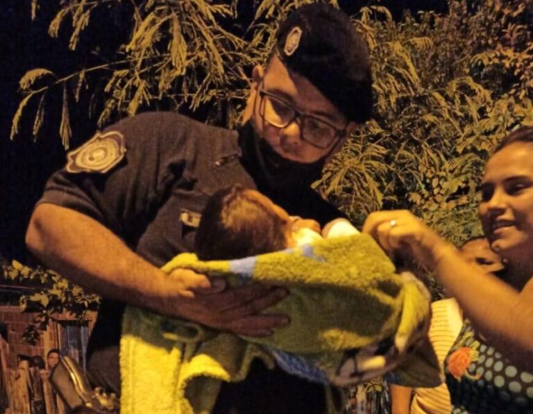 Puerto Rico: policías reanimaron a un bebé que se ahogó con leche