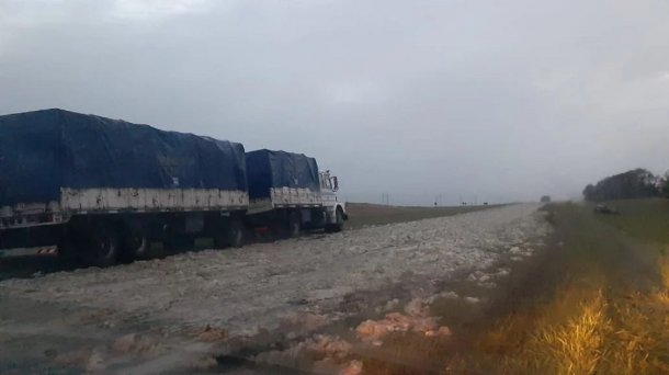 Mar del Plata: un camión derramó grasa y chinchulines en una ruta y provocó un choque