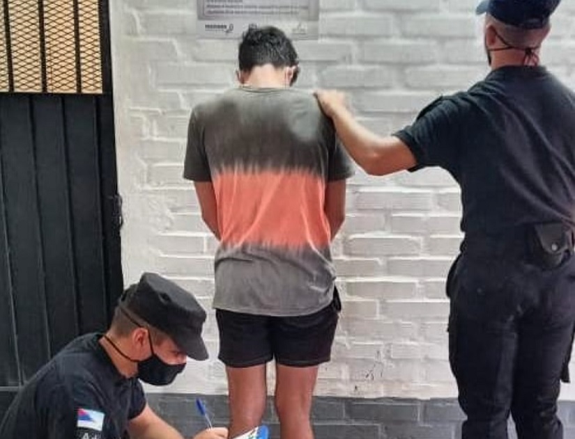 Lo detuvieron minutos después de haber robado en una vivienda