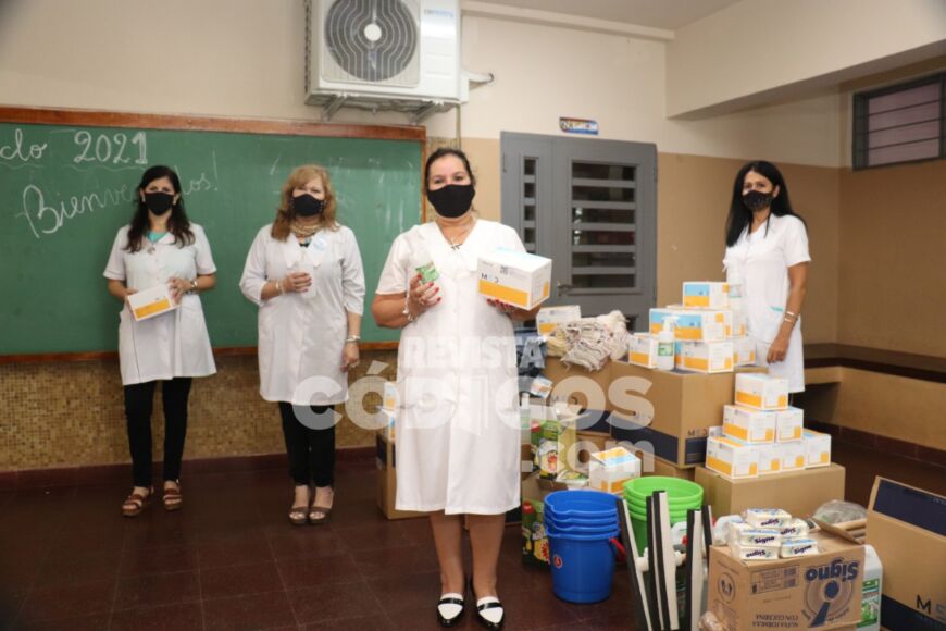 Salud Pública entregó más de 11 mil barbijos, alcohol y elementos de limpieza a escuela de Posadas 6 12 - entrega de insumos 1 - 11