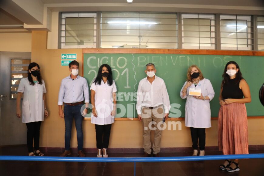 Salud Pública entregó más de 11 mil barbijos, alcohol y elementos de limpieza a escuela de Posadas 4 8 - entrega de insumos 6 - 7