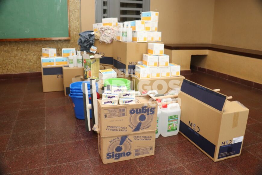 Salud Pública entregó más de 11 mil barbijos, alcohol y elementos de limpieza a escuela de Posadas 5 10 - entrega de insumos 7 - 9