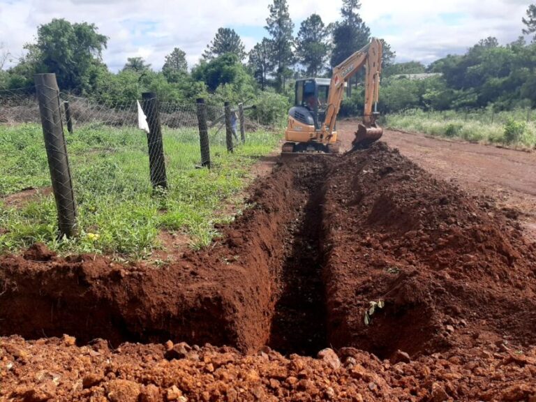 Iniciaron excavación para la extensión de red de agua en el barrio Casaquinta de Posadas