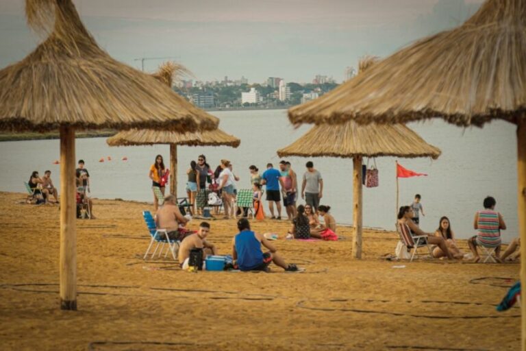Las playas Costa Sur y El Brete de Posadas fueron las elegidas para pasar el fin de semana largo
