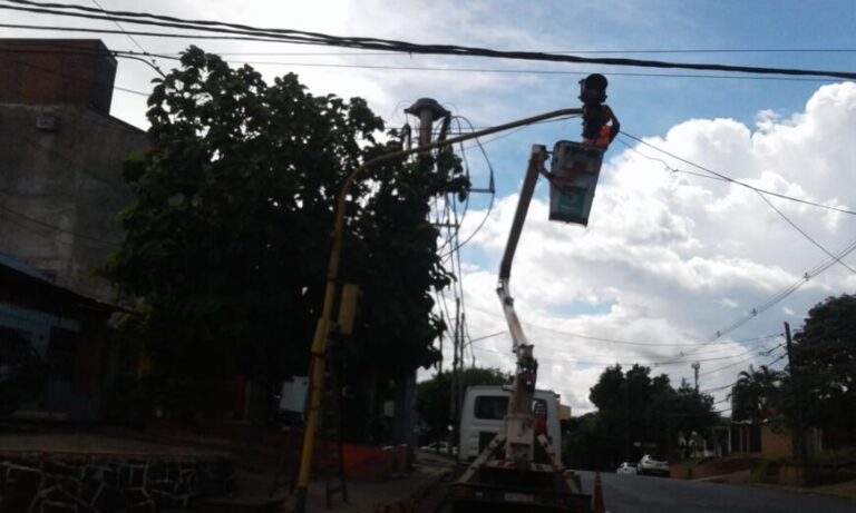Direccionamiento de semáforos: solicitan precaución para circular por avenida Centenario