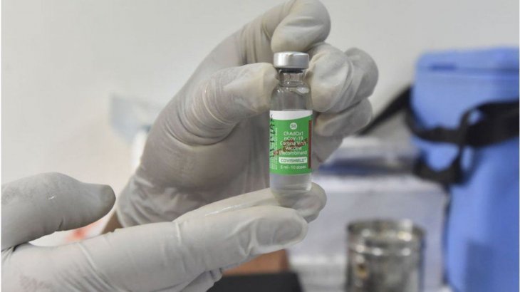 La llegada de la vacuna india permitirá empezar a inmunizar a mayores de 70 en el país