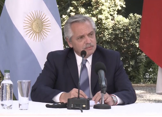 Fernández respaldó las negociaciones con el FMI: "Guzmán está trabajando muy bien"