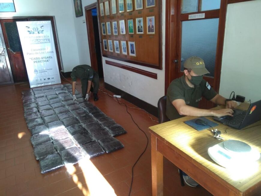 Corrientes: gendarmes interceptaron un camión con más de 60 kilos de marihuana provenientes de Posadas