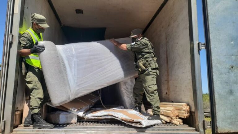 Corrientes: gendarmes interceptaron un camión con más de 60 kilos de marihuana provenientes de Posadas