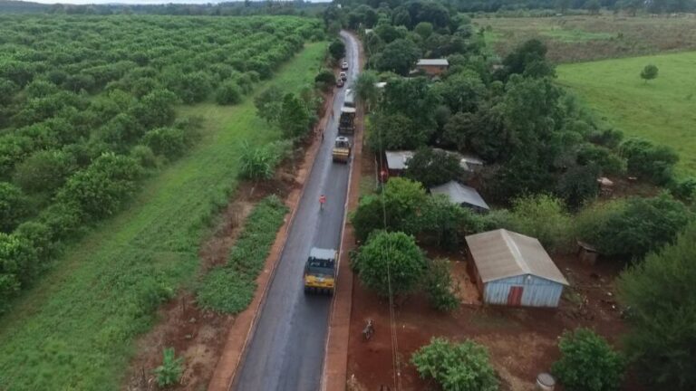 Vialidad provincial concluye trabajos de asfalto sobre empedrado en Colonia Delicia