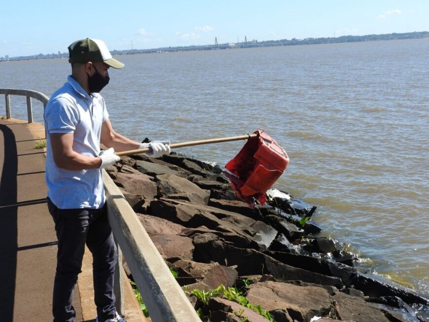 Municipales realizarán este sábado trabajos de limpieza en la bahía "El Brete" de Posadas 2 4 - Extraccion de basura 3 - 3