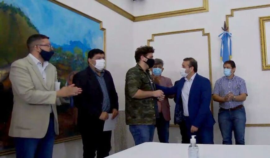 Herrera Ahuad entrega cheque a Elian Guerin - 9