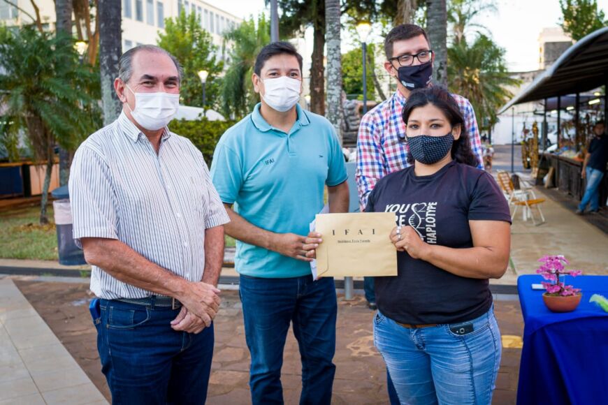 Otorgaron asistencia financiera a artesanos del Paseo Bosetti de Posadas