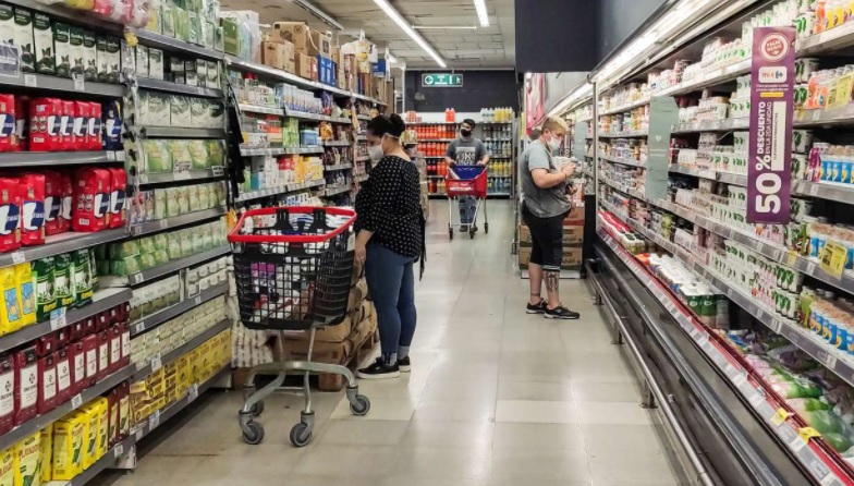 El promedio mensual de inflación en Argentina no superará el 1,63%, según consultoras