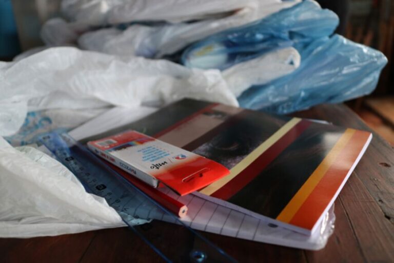 El Gobierno obereño entregó 8.300 kits escolares en diferentes barrios
