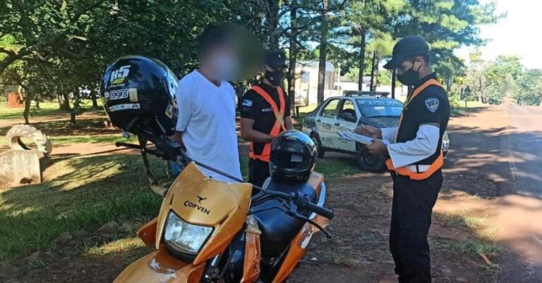 Aristóbulo del Valle: detuvieron en un control vial a un motociclista con patente falsa