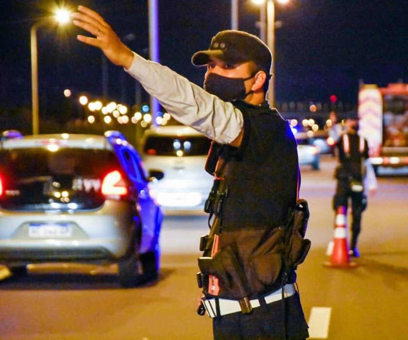 Con más efectivos policiales refuerzan los operativos de seguridad en la provincia 2 4 - Operativos 2 - 3