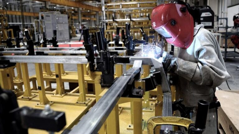 La producción metalúrgica en Argentina aumentó más de un 3% en febrero, según informe