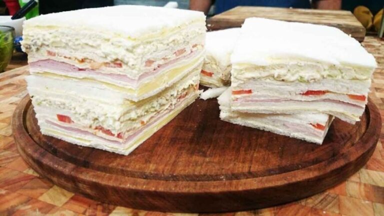 Con roquefort y jamón: Argentina tiene el mejor sandwich de miga del mundo