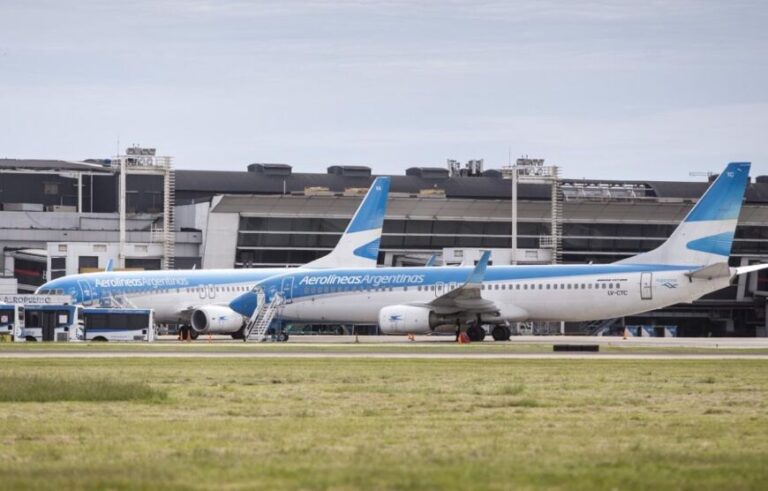 Aerolíneas Argentinas canceló los vuelos a México, Brasil y Chile hasta el 9 de abril