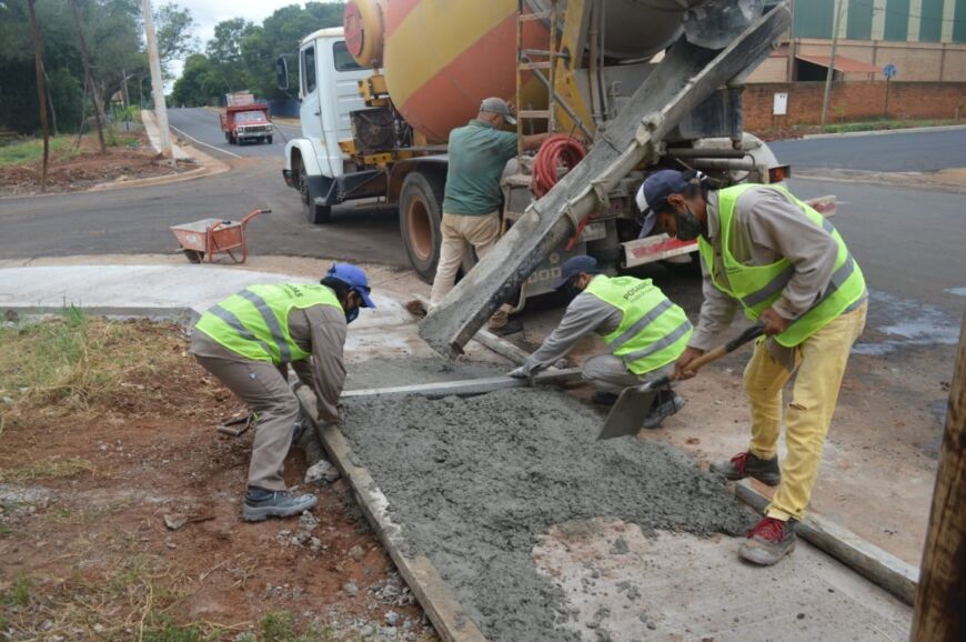 Avanza la construcción de veredas sobre la avenida Centenario de Posadas