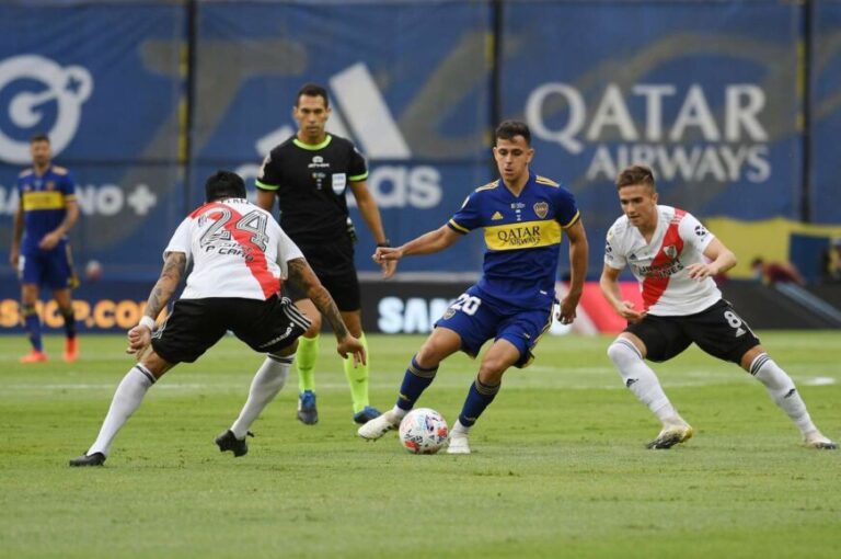 Con gol de Villa de penal, Boca vence a River en el Superclásico