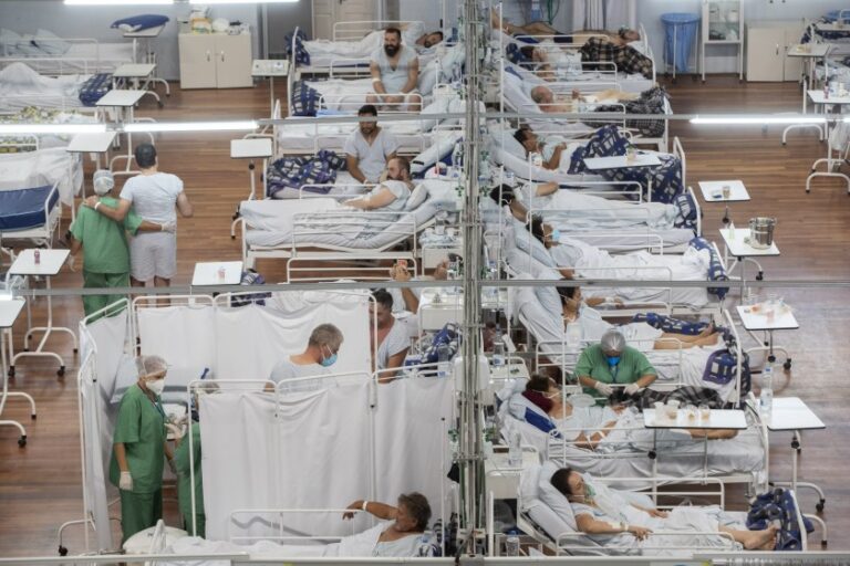 Máxima alerta regional: Brasil sufre el peor colapso hospitalario de su historia